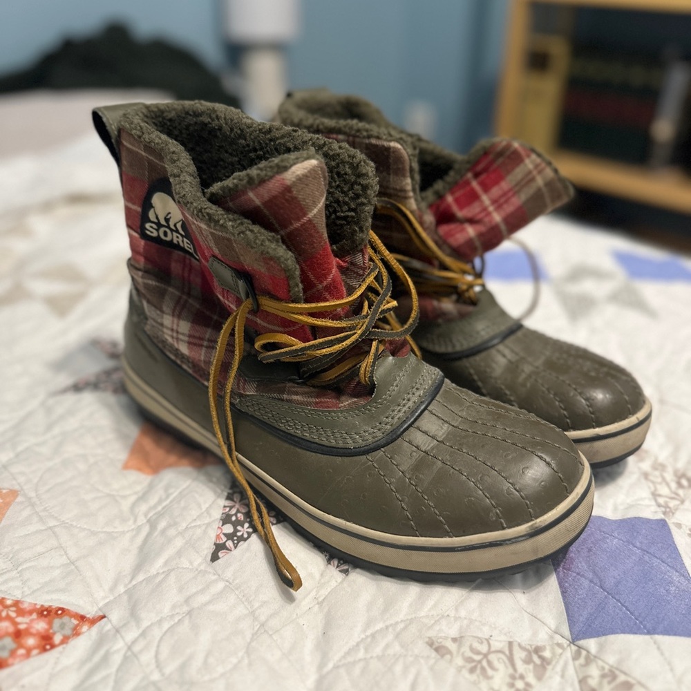 Red and Green Plaid Sorel Duck style Boots size 10